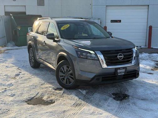 2023 Nissan Pathfinder SV