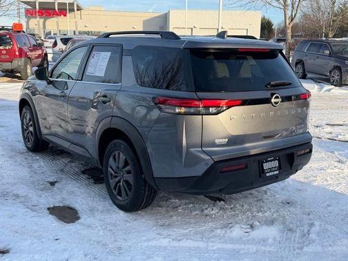 2023 Nissan Pathfinder SV