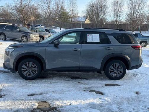2023 Nissan Pathfinder SV