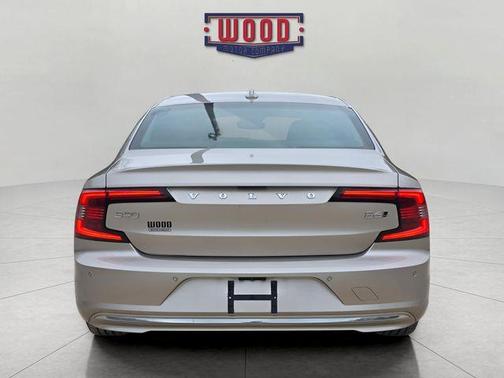 Bright 2025 Volvo S90 B6 Plus