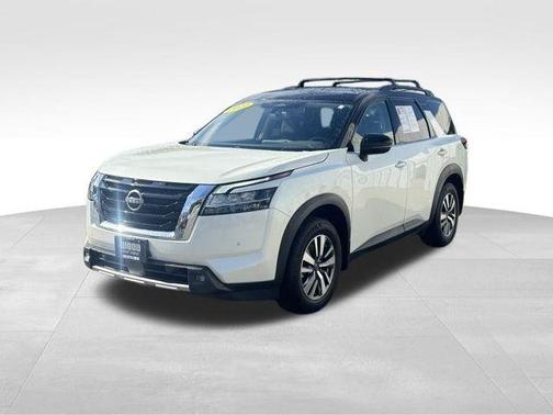 2022 Nissan Pathfinder SL