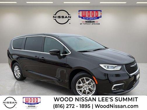 Diamond Black 2025 Chrysler Pacifica Select