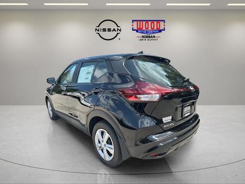 Super Black 2025 Nissan Kicks Play S