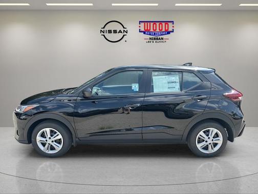 Super Black 2025 Nissan Kicks Play S