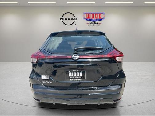 Super Black 2025 Nissan Kicks Play S