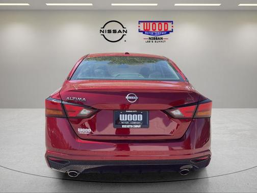 Scarlet Ember 2024 Nissan Altima 2.5 SR