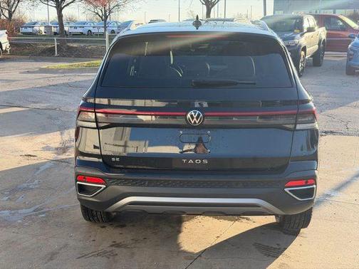 2025 Volkswagen Taos 1.5T SE