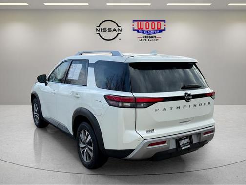 2022 Nissan Pathfinder SL