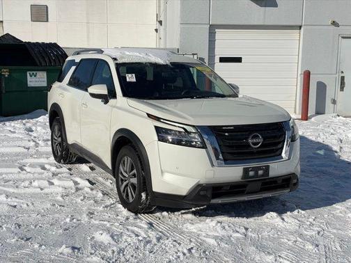 2022 Nissan Pathfinder SL