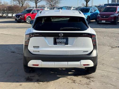 2025 Nissan Kicks SV