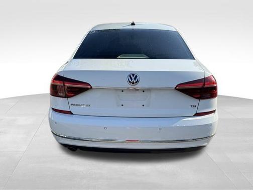 2017 Volkswagen Passat 1.8T SE w/Technology