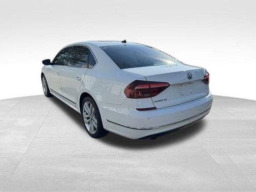 2017 Volkswagen Passat 1.8T SE w/Technology