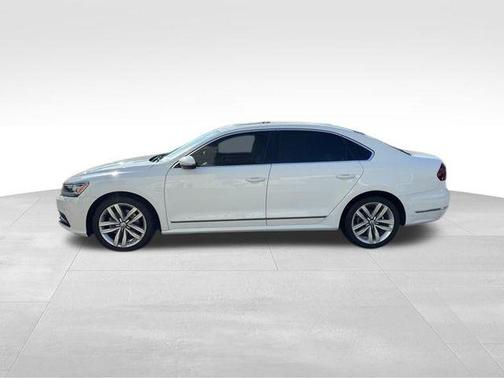 2017 Volkswagen Passat 1.8T SE w/Technology