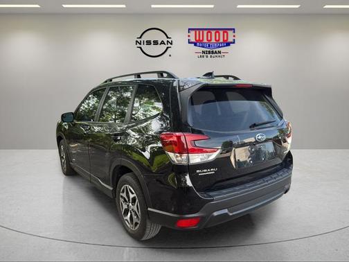 Crystal Black Silica 2022 Subaru Forester Premium
