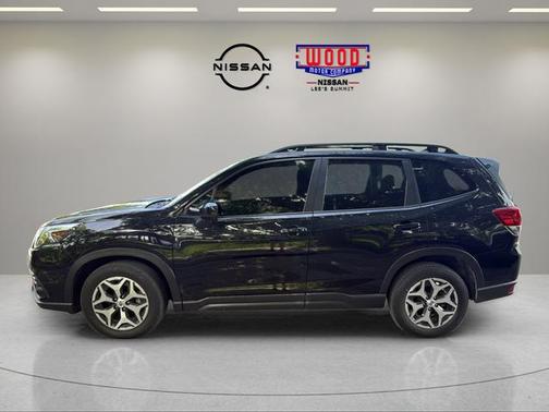 Crystal Black Silica 2022 Subaru Forester Premium