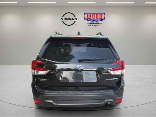 Crystal Black Silica 2022 Subaru Forester Premium