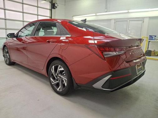 2025 Hyundai ELANTRA SEL