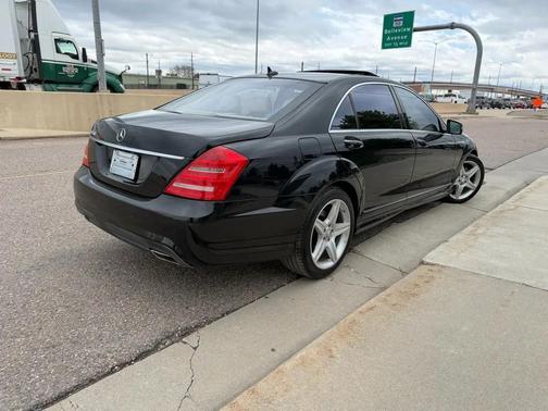 Black 2011 Mercedes-Benz S-Class S550