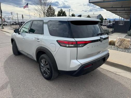 2025 Nissan Pathfinder S 4WD