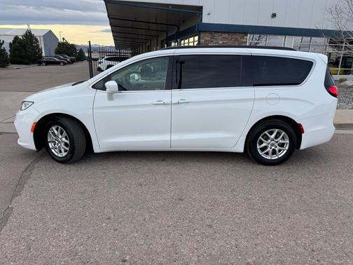 2022 Chrysler Pacifica Touring L