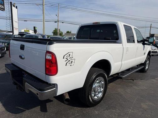 Oxford White 2016 Ford F-250 Lariat
