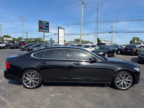 Black 2018 Volvo S90 T5 Momentum