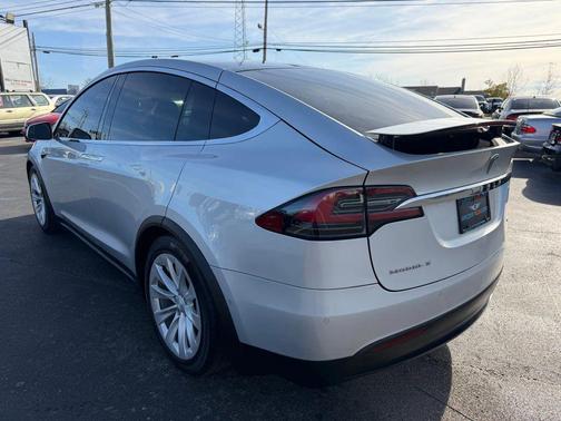 2018 Tesla Model X 75D Sport Utility 4D