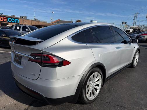 2018 Tesla Model X 75D Sport Utility 4D
