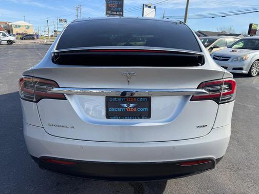 2018 Tesla Model X 75D Sport Utility 4D