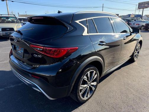 2018 INFINITI QX30 Premium