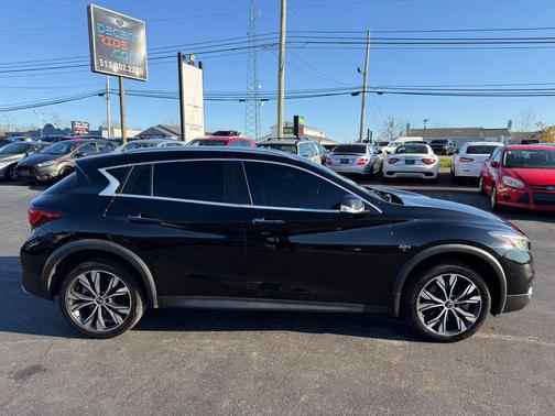 2018 INFINITI QX30 Premium