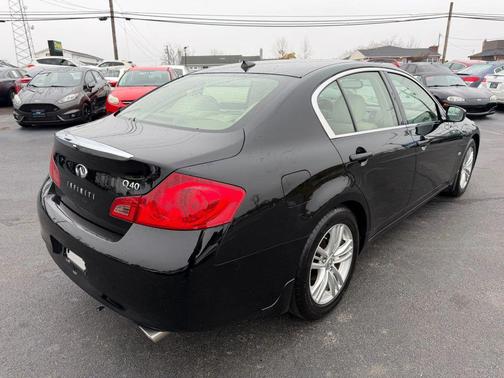 2015 INFINITI Q40 Base