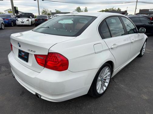 Alpine White 2011 BMW 335 335i Sedan 4D