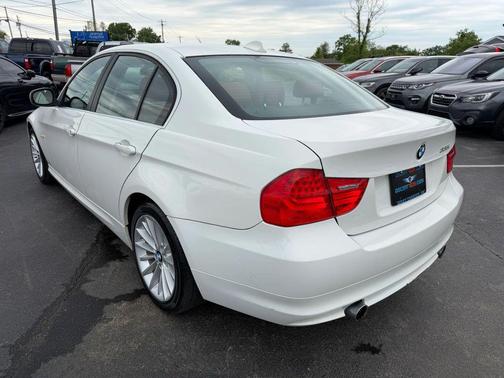 Alpine White 2011 BMW 335 335i Sedan 4D