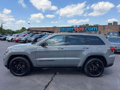 Sting-Gray Clearcoat 2019 Jeep Grand Cherokee Upland