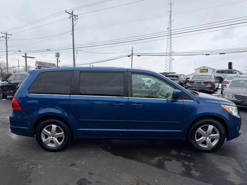 2010 Volkswagen Routan SE