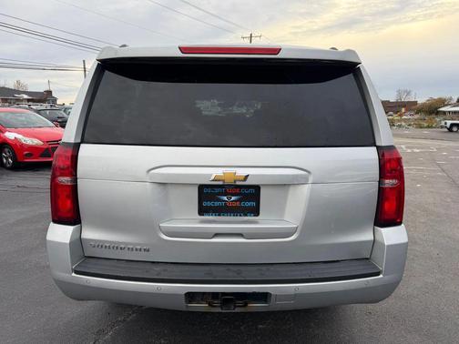 Silver Ice Metallic 2019 Chevrolet Suburban LT