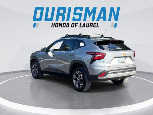 Sterling Gray Metallic 2024 Chevrolet Trax LT