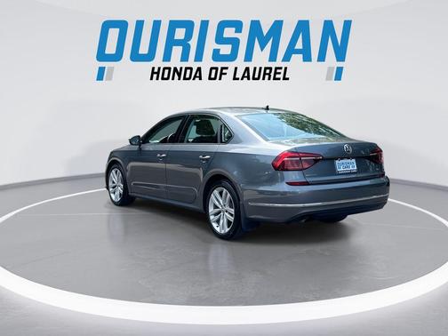 Platinum Gray Metallic 2019 Volkswagen Passat 2.0T Wolfsburg Edition