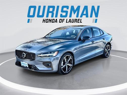 2024 Volvo S60 B5 Plus Dark Theme