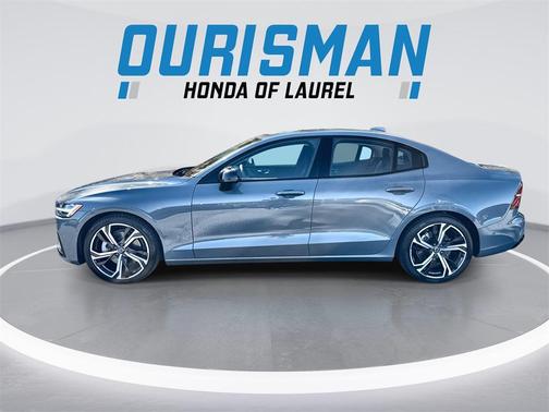 2024 Volvo S60 B5 Plus Dark Theme