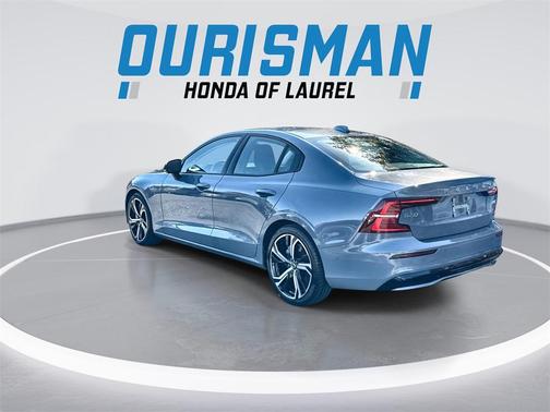2024 Volvo S60 B5 Plus Dark Theme