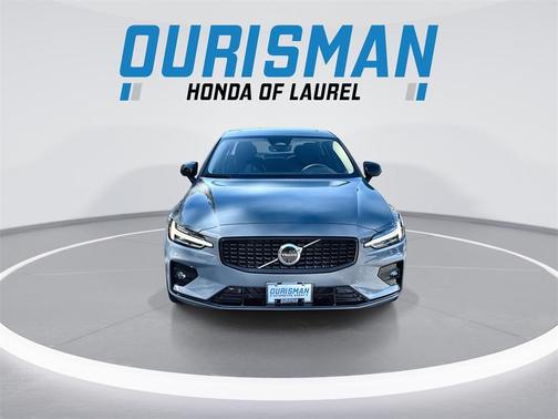 2024 Volvo S60 B5 Plus Dark Theme