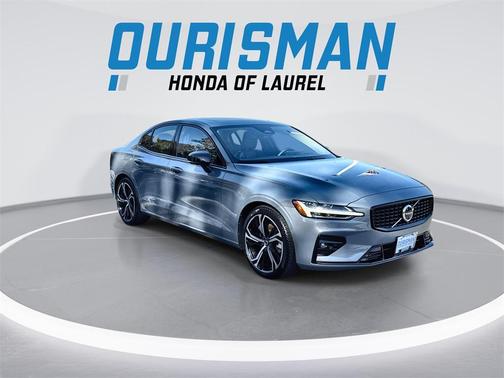 2024 Volvo S60 B5 Plus Dark Theme