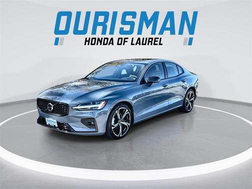 2024 Volvo S60 B5 Plus Dark Theme