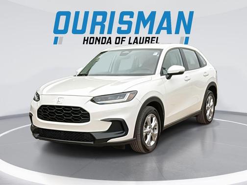 Platinum White Pearl 2024 Honda HR-V LX