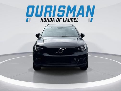 Onyx Black Metallic 2023 Volvo XC40 Recharge Pure Electric Twin Plus