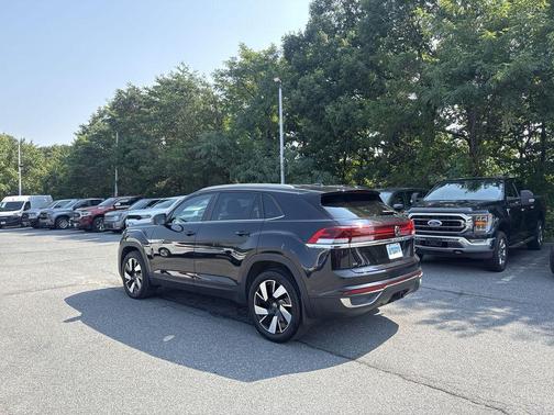 Deep Black Pearl 2024 Volkswagen Atlas Cross Sport 2.0T SE w/Technology 4MOTION