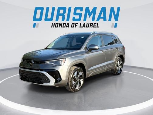 Platinum Gray Metallic 2025 Volkswagen Taos 1.5T SE