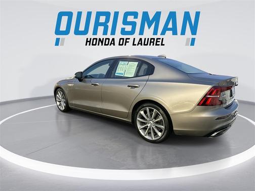 2021 Volvo S60 T5 Momentum